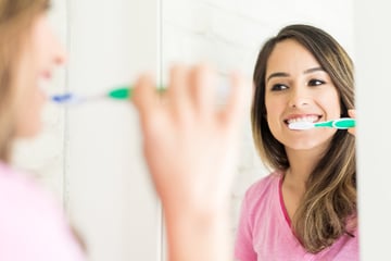 Sensitiv-Zahncremes im Test: Die günstigsten sind die besten!