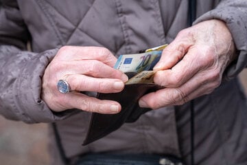 Rentnerin bestohlen: Erst wollten sie kostenlos putzen, dann stahlen sie