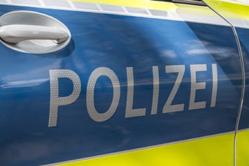 Köln: Kölner nach heftigem Faustschlag auf Intensivstation - Polizei fahndet nach drei Männern