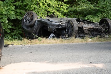 Tragisches Ende nach Frontalcrash: Mutter (†45) stirbt im Krankenhaus - ihre Kinder saßen mit im Auto