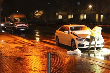 Unfall-Drama in Hellersdorf: Rentner unter BMW eingeklemmt - Lebensgefahr!