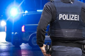 Passanten krankenhausreif geprügelt und abgehauen: Polizei sucht Schläger-Trio