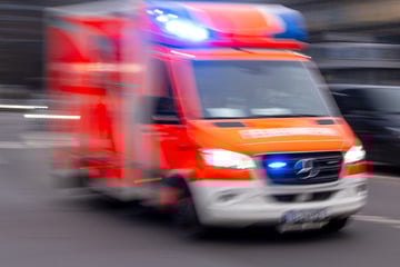 Tödlicher Arbeitsunfall: Mann wird von Maschine getroffen und stirbt