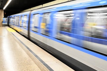 München: Dramatische Augenblicke in München: Mann stürzt ins Gleis, gerät unter Bahn