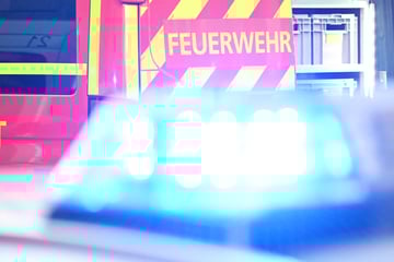 Mieter steckt eigene Wohnung in Brand: Mehrfamilienhaus evakuiert