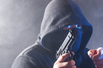 Brutaler Überfall in Park: Junger Mann leicht verletzt