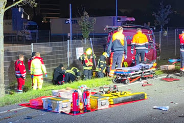 Führerhaus reißt von Lkw ab und begräbt Fahrer unter sich: Mann im Krankenhaus gestorben