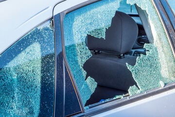 Chemnitz: Autoeinbrüche in Chemnitz: Jacke, Musikinstrumente und Handtücher geklaut