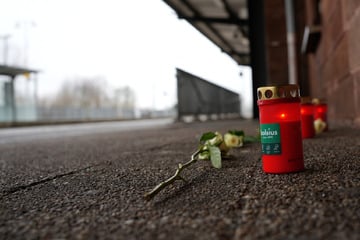 Zugbegleiter bei Kontrolle tödlich verletzt: 26-Jähriger wegen Mordes angeklagt!