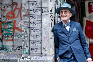 Berlin: 79-jähriger Granfluencer Krabbenhöft findet junge Leute in 80er-Klamotten grässlich