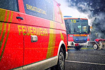 Giftgas-Alarm in Würzburg: Feuerwehr-Spezialkräfte rücken an