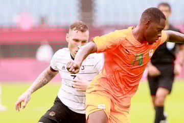 Fußballer fährt Frau an und begeht Fahrerflucht - jetzt ist sie tot