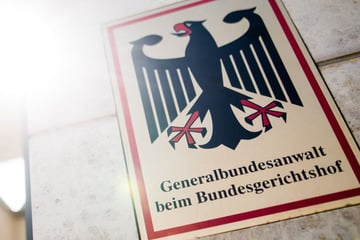 Briefe und Spenden für IS-Anhänger im Knast? Anklage gegen Deutsche