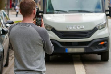 Leipzig: Anzeigenhauptmeister 2.0: Wenn Falschparker-Apps zum Pranger der Straße werden