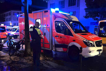 Auf dem Weg ins Krankenhaus: Auto kracht in Rettungswagen, fünf Verletzte