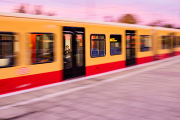 Berlin: Er lag tot auf einem Zug: 19-Jähriger stirbt beim S-Bahn-Surfen