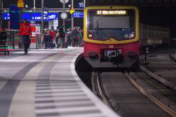Berlin: Mann auf Drogen bedroht Mitarbeiter beim Hauptbahnhof mit Cuttermesser: Festnahme