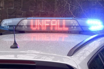 Unfall mit sieben Fahrzeugen! A8 gesperrt