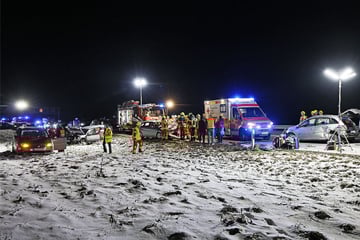 Unfall A8: Unfall auf A8: Auto gerät ins Schleudern, vier Verletzte