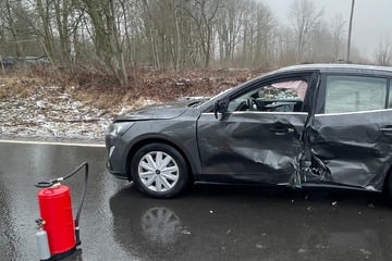 Glätteunfall im Harz: Ford gerät in Gegenverkehr, eine Person verletzt!