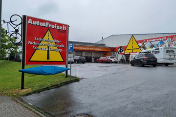 Chemnitz: Blitzeinbruch in Chemnitzer Fahrrad-Laden: Mit SUV durch die Schaufensterscheibe