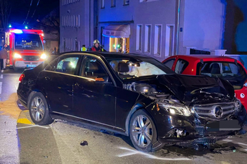 20-Jähriger übersieht Abbiegevorgang einer 24-Jährigen und brettert in ihren Audi