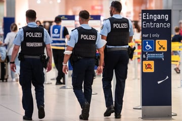 Köln: Polizei kontrolliert Reisende am Flughafen und landet überraschenden Treffer