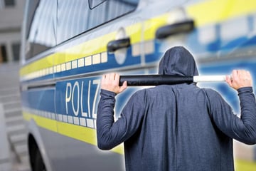 Quartett droht mit Baseballschläger an der Haustür: Zwei Männer in Gewahrsam