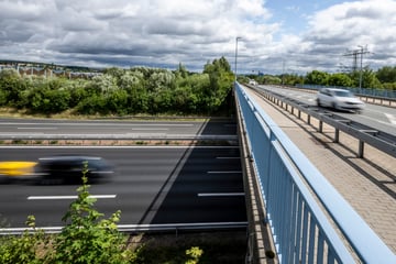 Unfall A72: Gegenstand von A72-Autobahnbrücke in Chemnitz geworfen: Frontscheibe beschädigt!