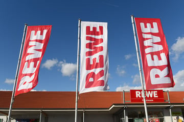 Rewe-Mitarbeiter in Leipzig mit Küchenmesser bedroht: Geld war nicht das Ziel