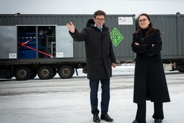 Ukraine-Krieg: Deutschland übergibt in Kiew zwei mobile Heizkraftwerke