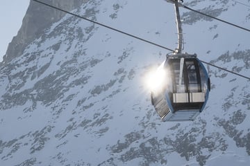 Drama in Skigebiet: Gondel stürzt ab und überschlägt sich mehrfach