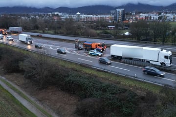Unfall A5: Stau auf A5 vor Heidelberger Kreuz: Lastwagen muss geborgen werden