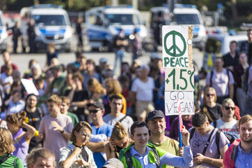 Im Kampf gegen Extremwetter: "Fridays for Future" marschiert durch Dresden