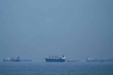 Nahost-Konflikt: Iran beschießt Containerschiff in Straße von Hormus