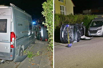 VW fährt mit zwei Rädern auf Gehweg: Unfall mitten in Wohngebiet!
