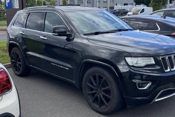 Schwarzer Jeep in Sömmerda geklaut: Wer hat dieses Auto gesehen?