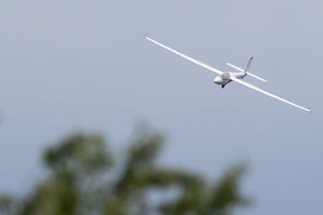 Tragisches Unglück in Tirol: Segelflieger stürzt 80 Meter ab, Pilot stirbt