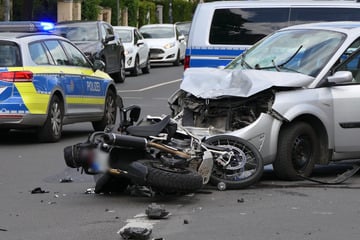 Motorradfahrer nach heftigem Crash schwer verletzt
