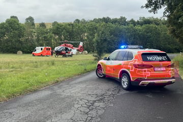 Mehrfach überschlagen: Schwerer Unfall an Landesgrenze zu Thüringen