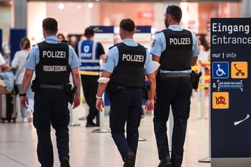 Köln: Weil er sich an der falschen Schlange angestellt hat: Polizei nimmt Mann am Flughafen fest