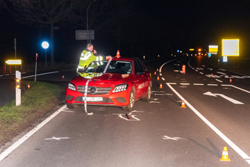 Tödlicher Verkehrsunfall: 49-jährige Fußgängerin auf Bundesstraße überfahren