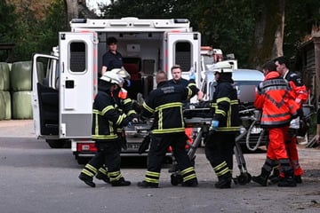 Mann wird in Arbeitsmaschine eingeklemmt und lebensgefährlich verletzt