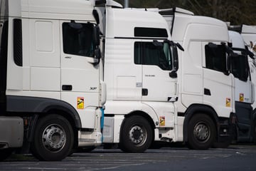 Polizisten stoppen maroden Lkw: Als er anhält, fällt ihnen die Kinnlade runter
