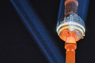 Berlin: Nanu, was war denn da am Fernsehturm los?