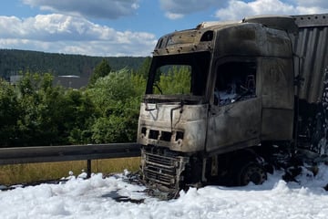 Unfall A4: Lastwagen in Brand: Vollsperrung auf A4 in Thüringen!