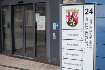 Mehrfach auf zwei Männer eingestochen - einer starb: Urteil gegen 19-Jährigen gefallen