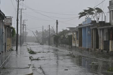 Hurricane Rafael makes landfall in Cuba as Category 3 and triggers nationwide blackout