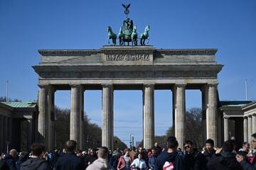 Berlin: Brandenburger Tor erstrahlt heute aus diesem Grund in anderen Farben
