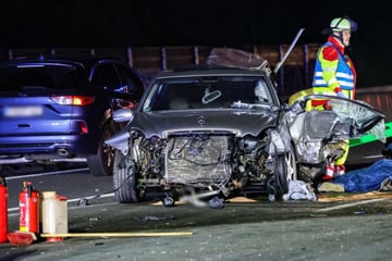 Unfall A3: Massencrash auf der A3 fordert 15 Verletzte und viel Schrott: Fahrer in Lebensgefahr